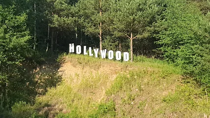 Polski napis "Hollywood" w Szastarce (Polskie Hollywood)