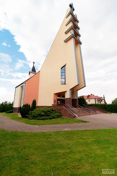 Zabytkowy kościół w Stróży